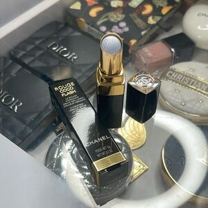 CHANEL Rouge Coco Flash Lipstick - 284 Baby Blue